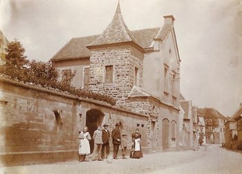 Alte Staßenansicht vor der Kirche Alte Staßenansicht vor der Kirche