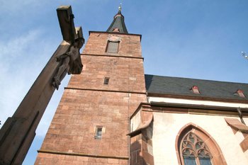 Außenansicht Kirche mit Turm